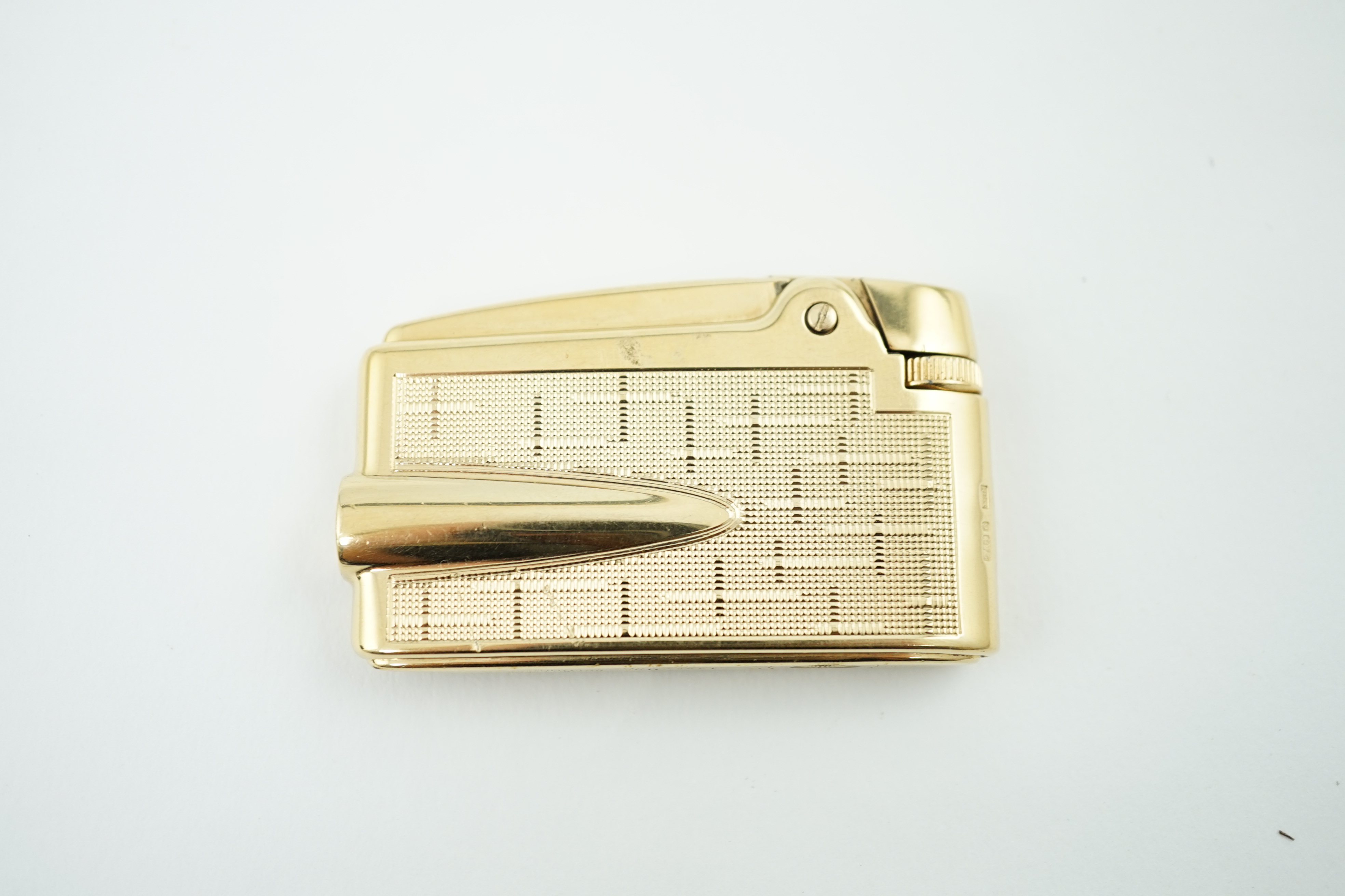 A 9ct gold cased Ronson lighter